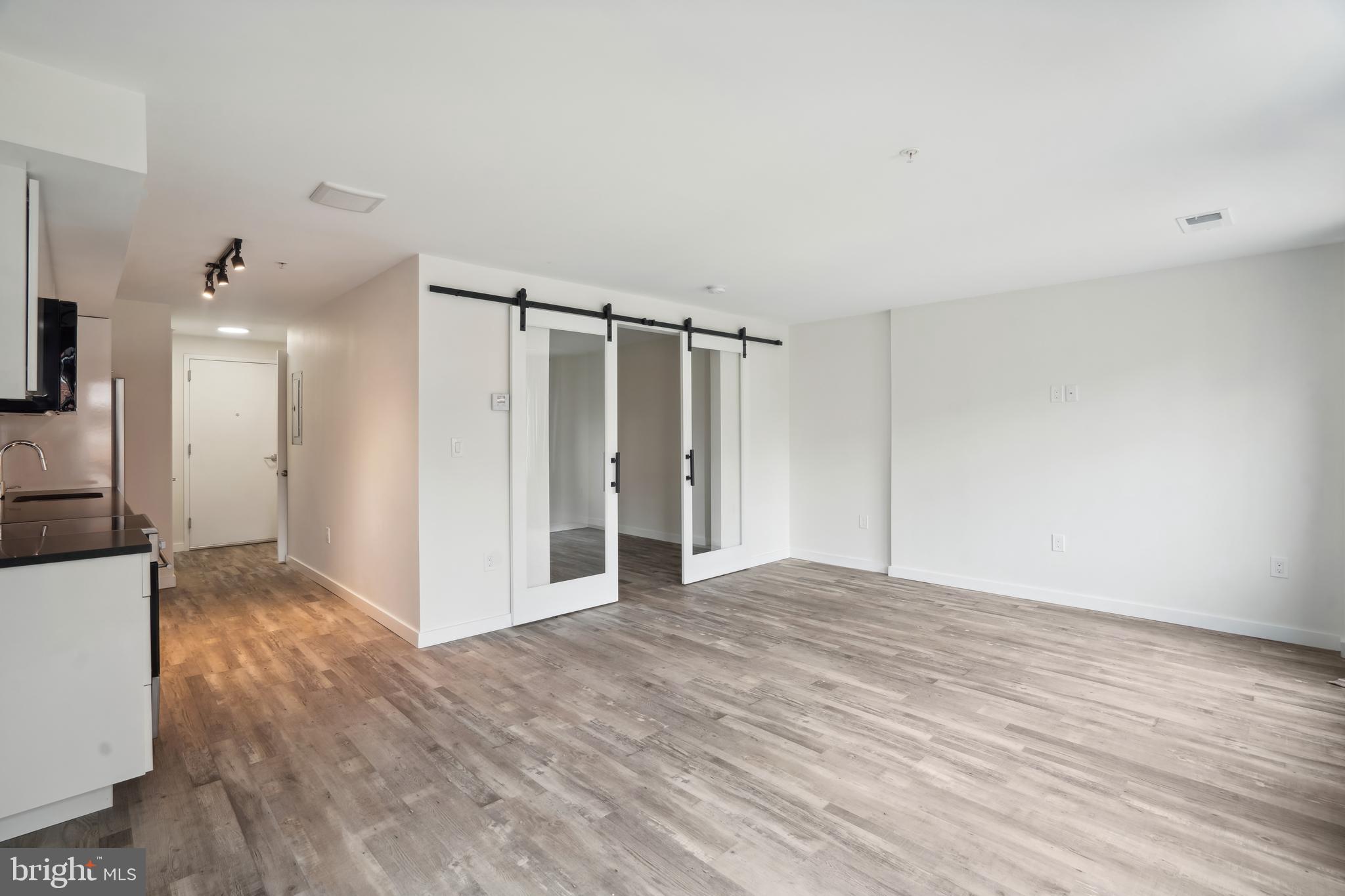 700 ROEDER ROAD Unit: 404