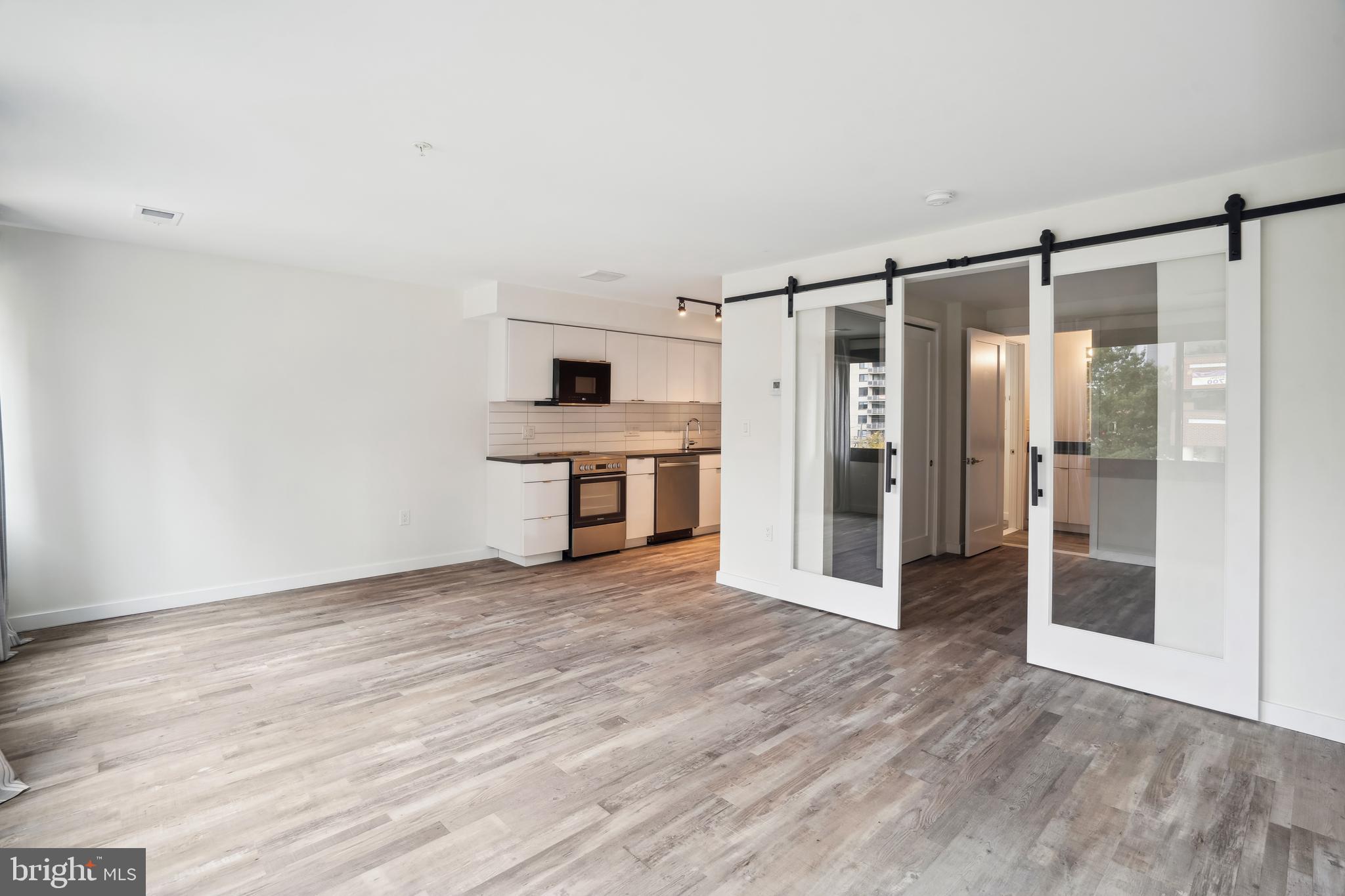 700 ROEDER ROAD Unit: 404