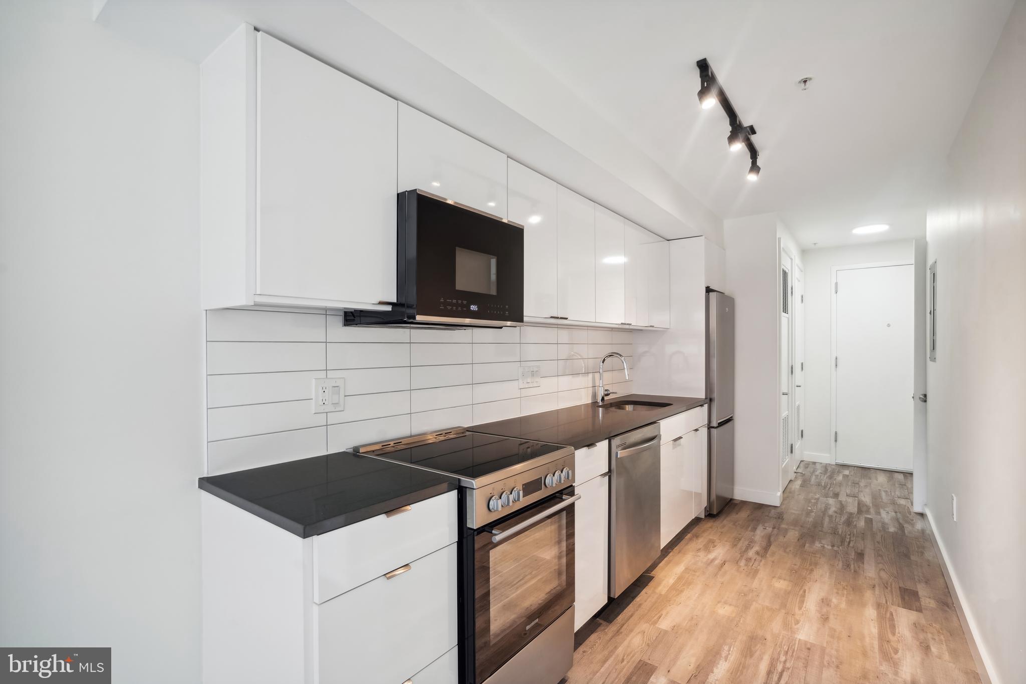 700 ROEDER ROAD Unit: 404