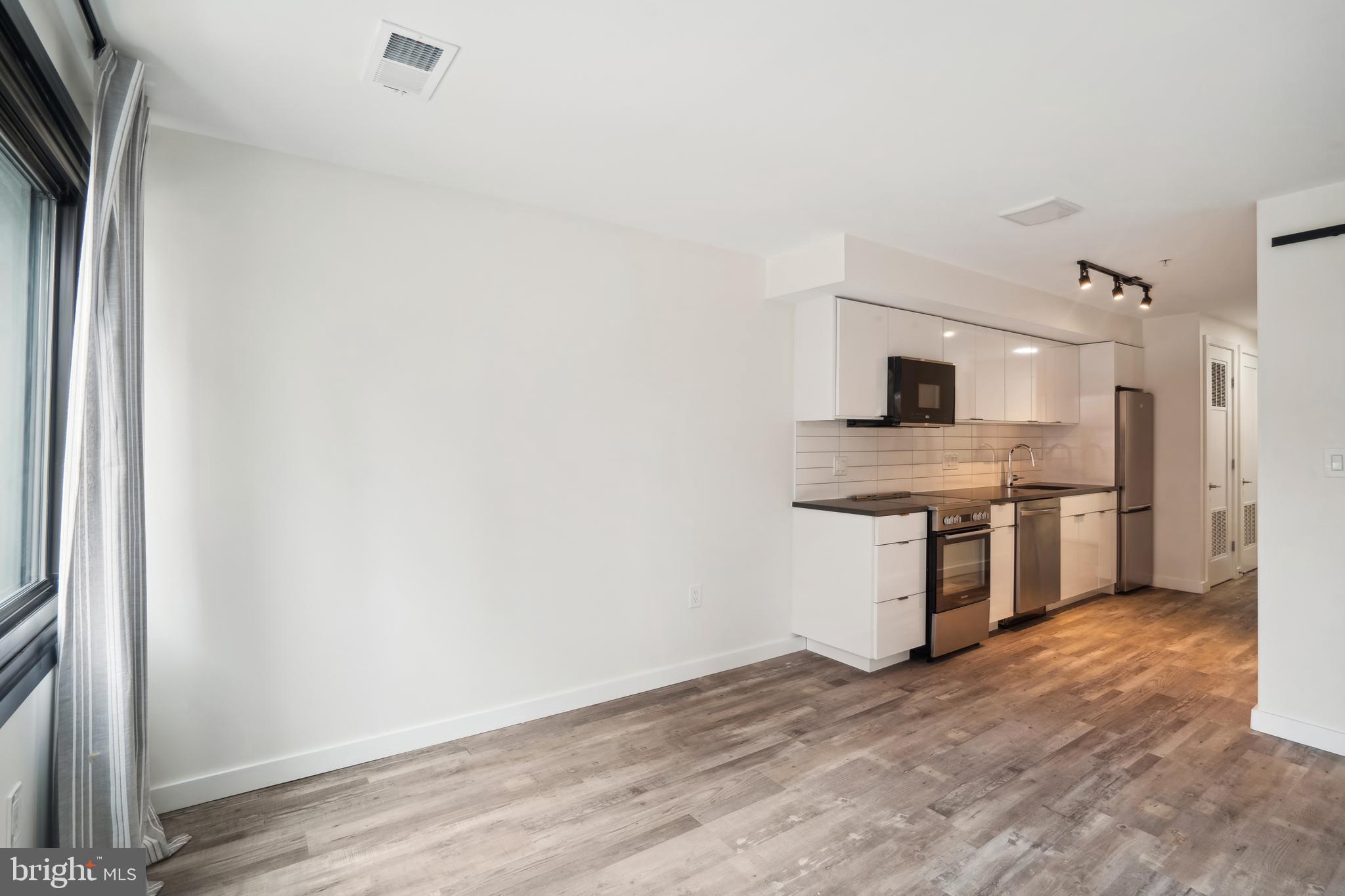 700 ROEDER ROAD Unit: 404