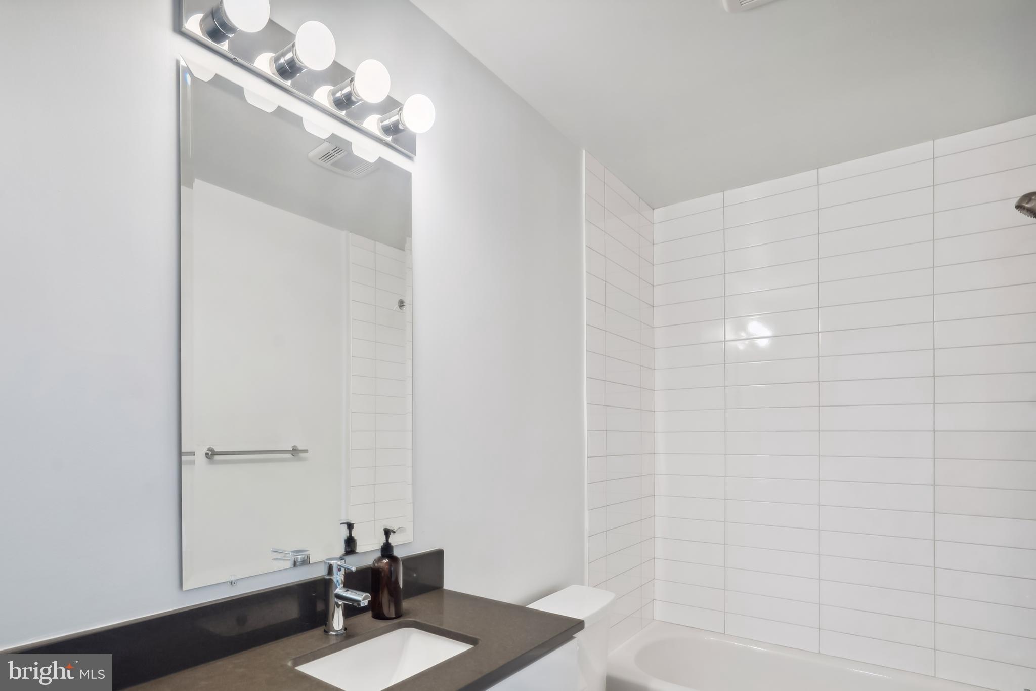 700 ROEDER ROAD Unit: 404