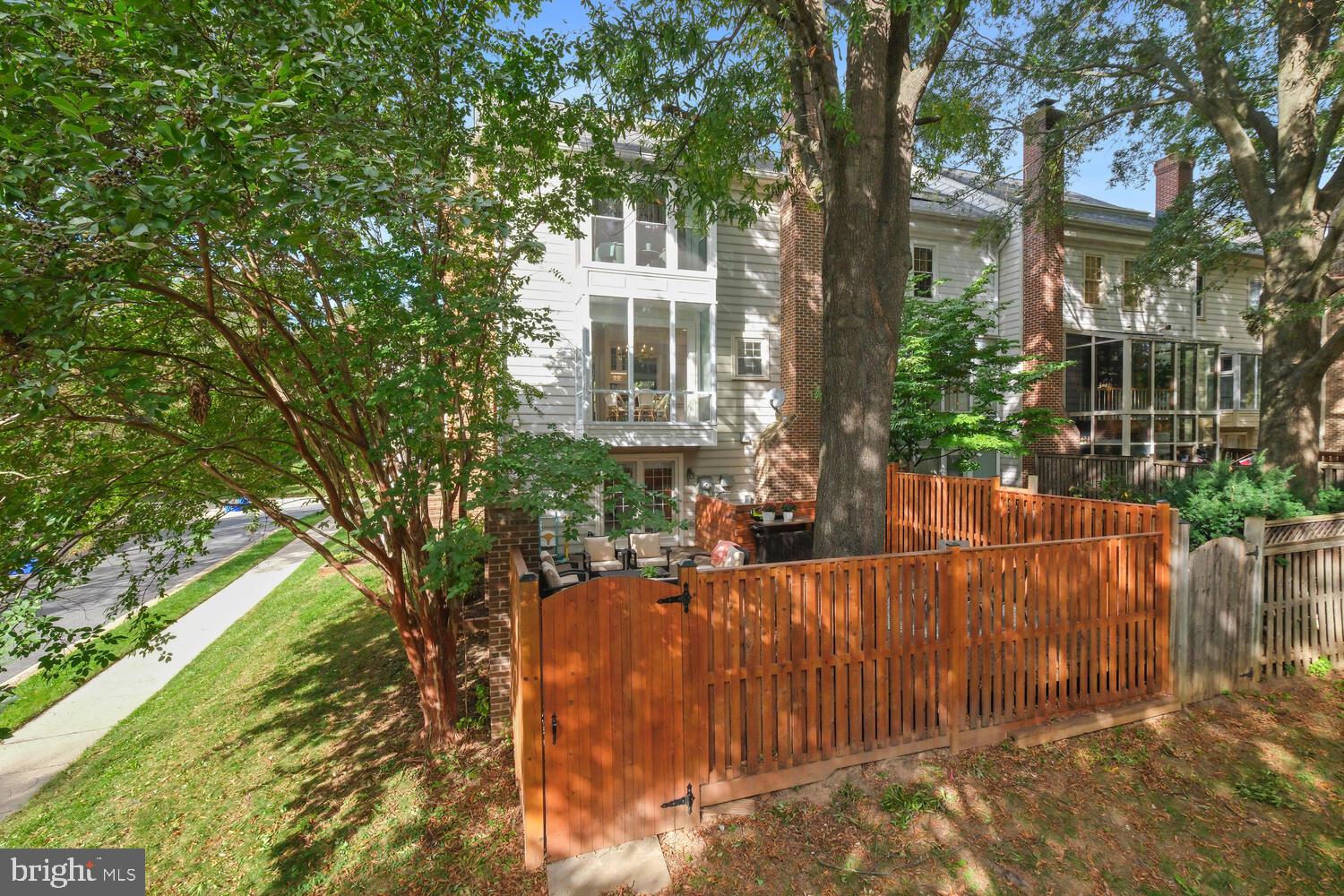 9942 Foxborough Cir