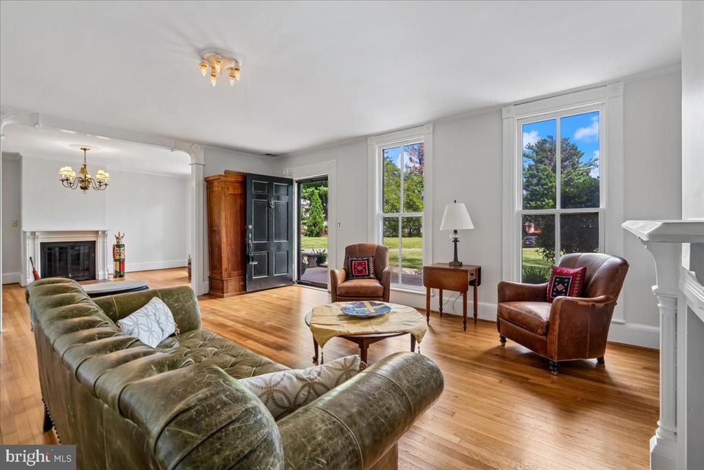 1401 AINTREE DRIVE
