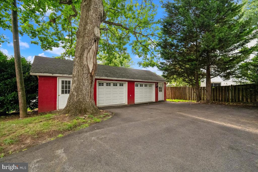 1401 AINTREE DRIVE