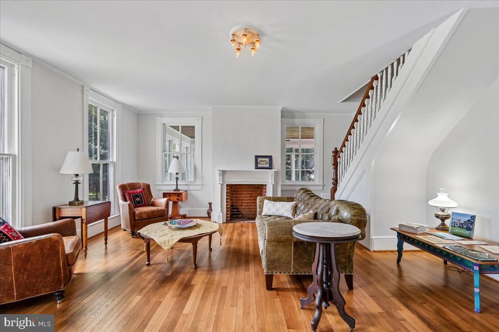 1401 AINTREE DRIVE