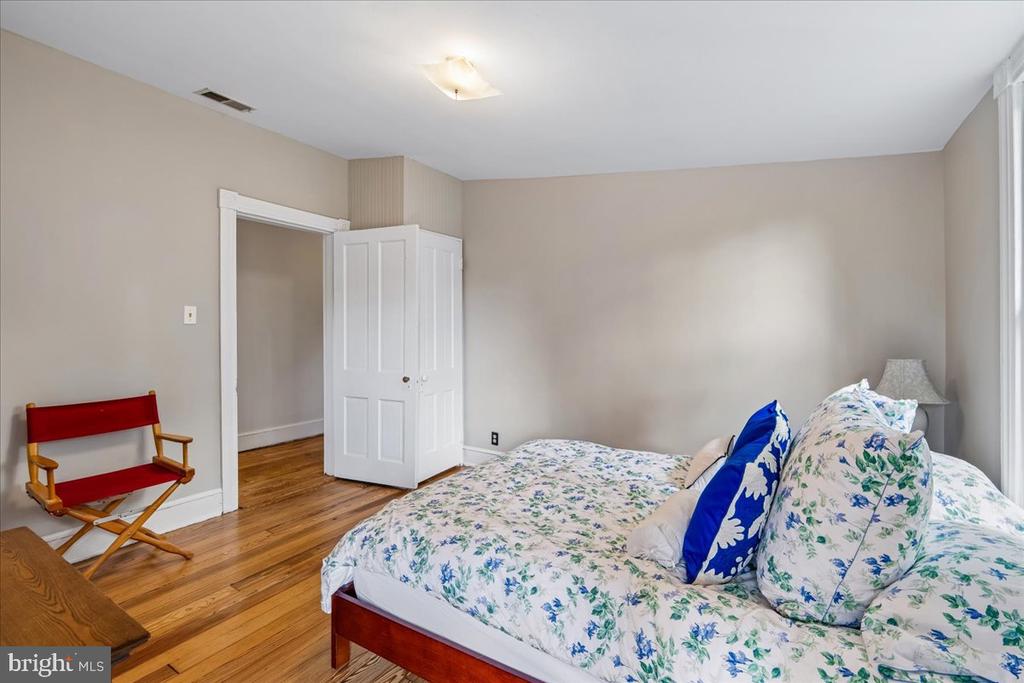 1401 AINTREE DRIVE