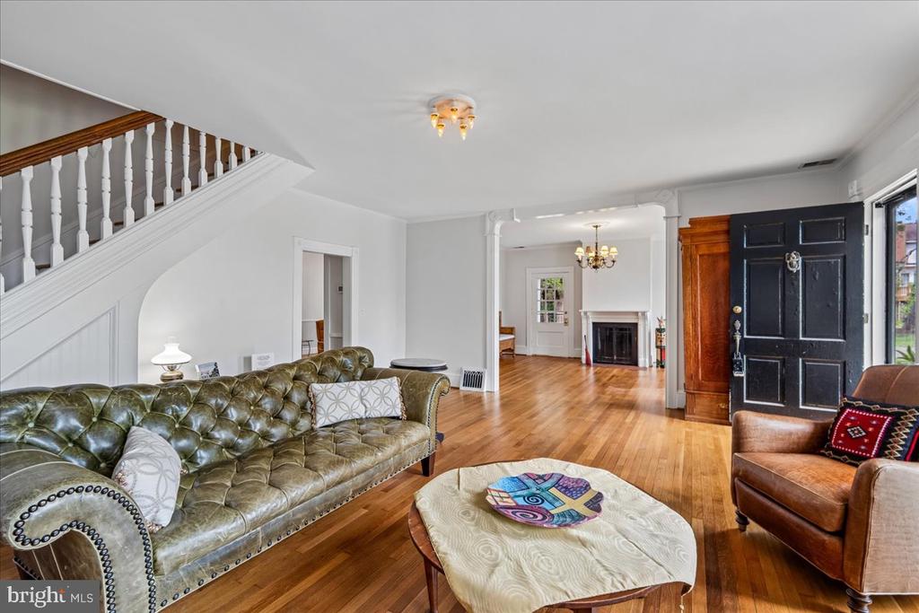 1401 AINTREE DRIVE
