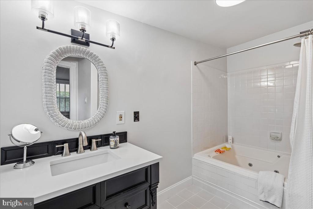 1401 AINTREE DRIVE