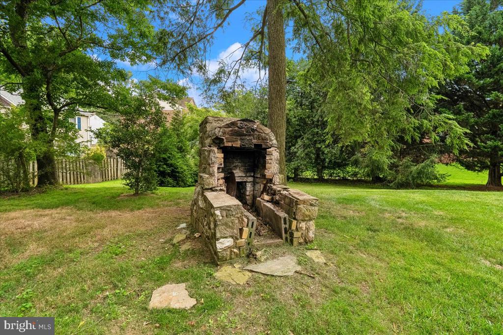 1401 AINTREE DRIVE