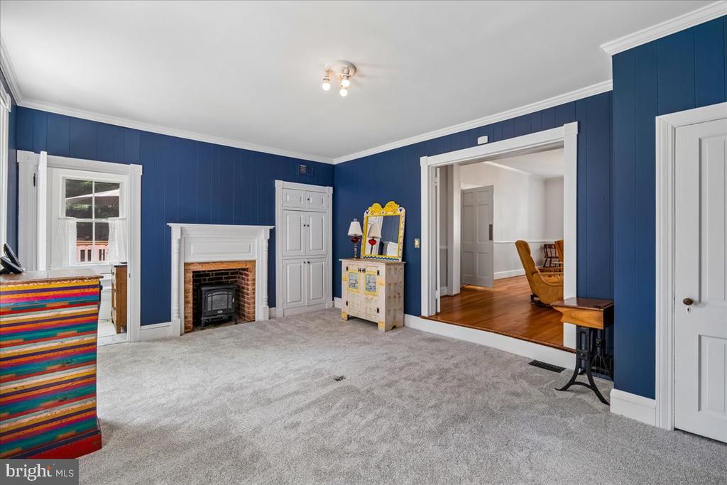 1401 AINTREE DRIVE