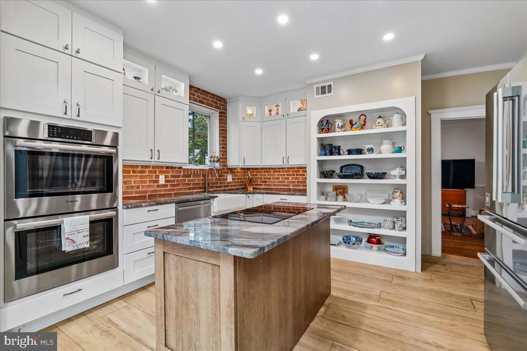 1401 AINTREE DRIVE