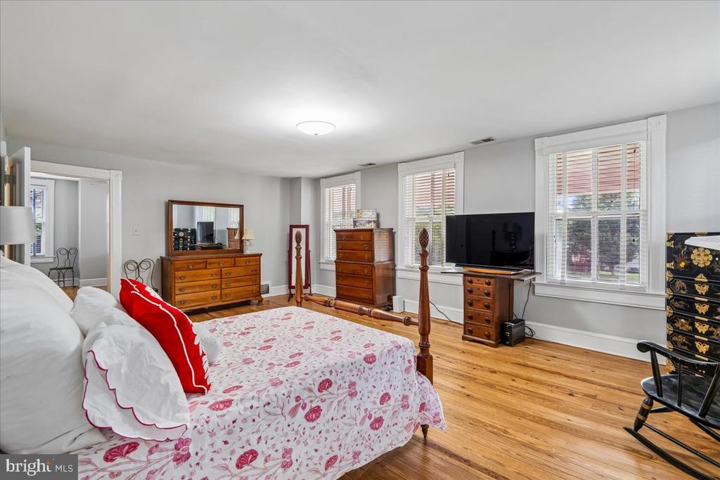 1401 AINTREE DRIVE