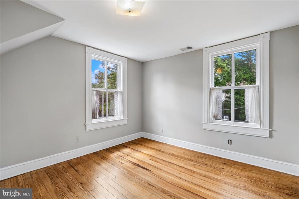 1401 AINTREE DRIVE