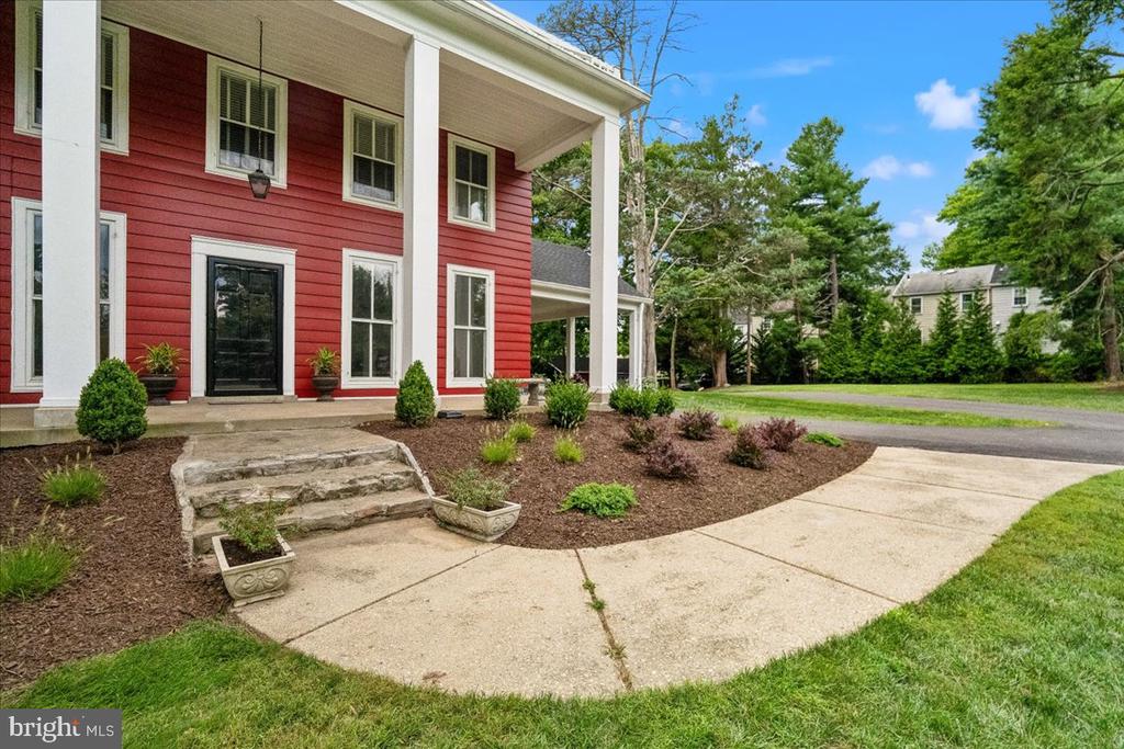 1401 AINTREE DRIVE