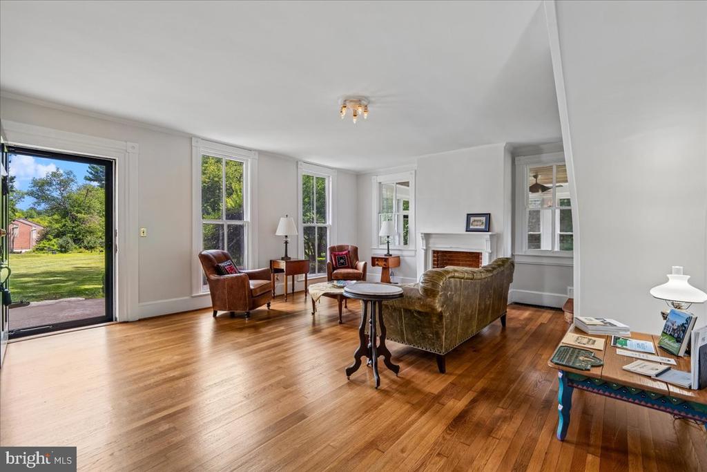 1401 AINTREE DRIVE
