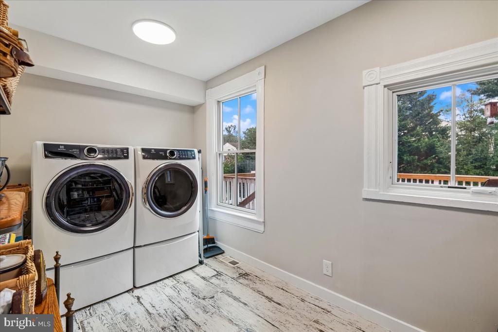 1401 AINTREE DRIVE