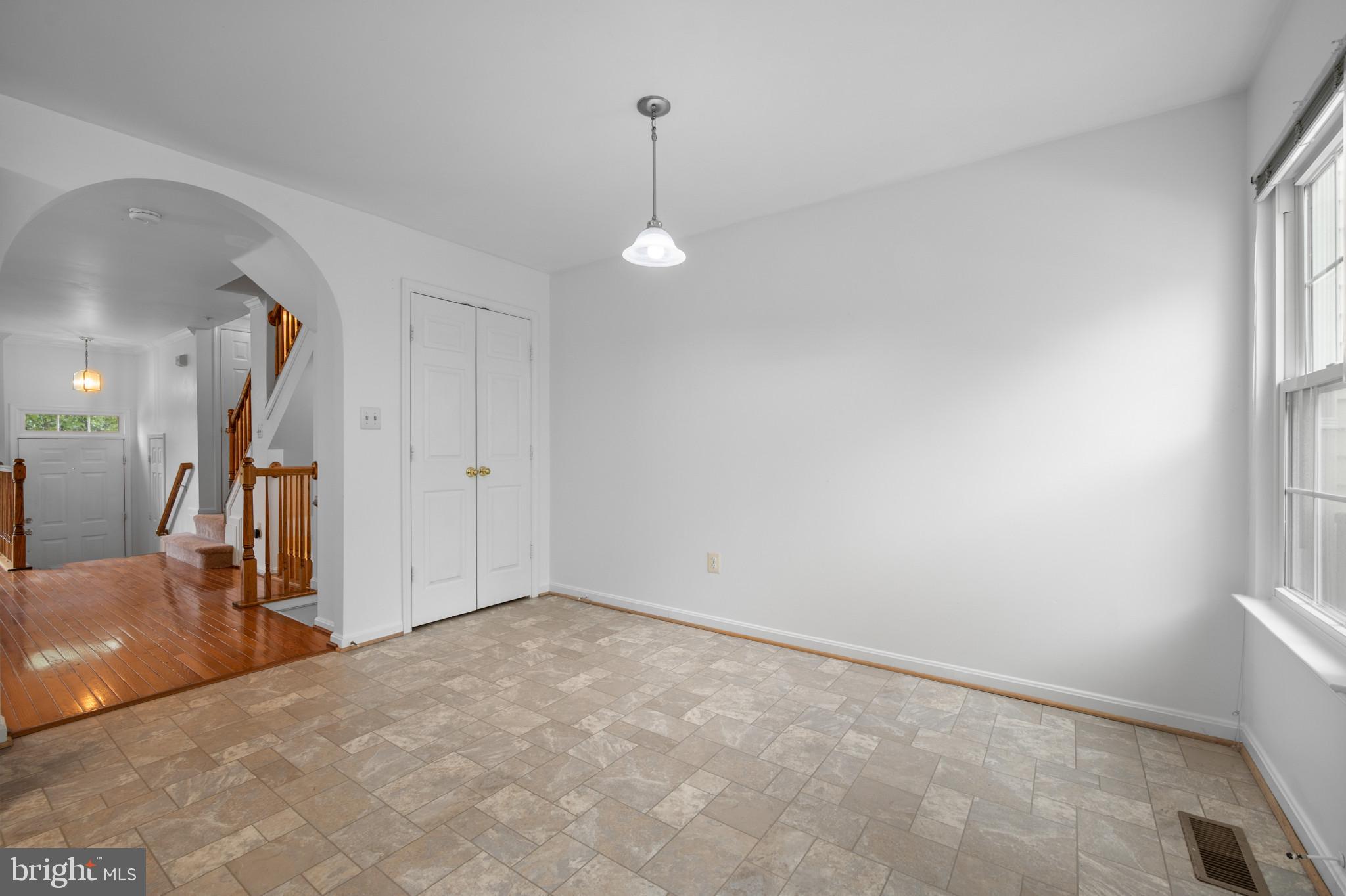 15715 Ensleigh Ln