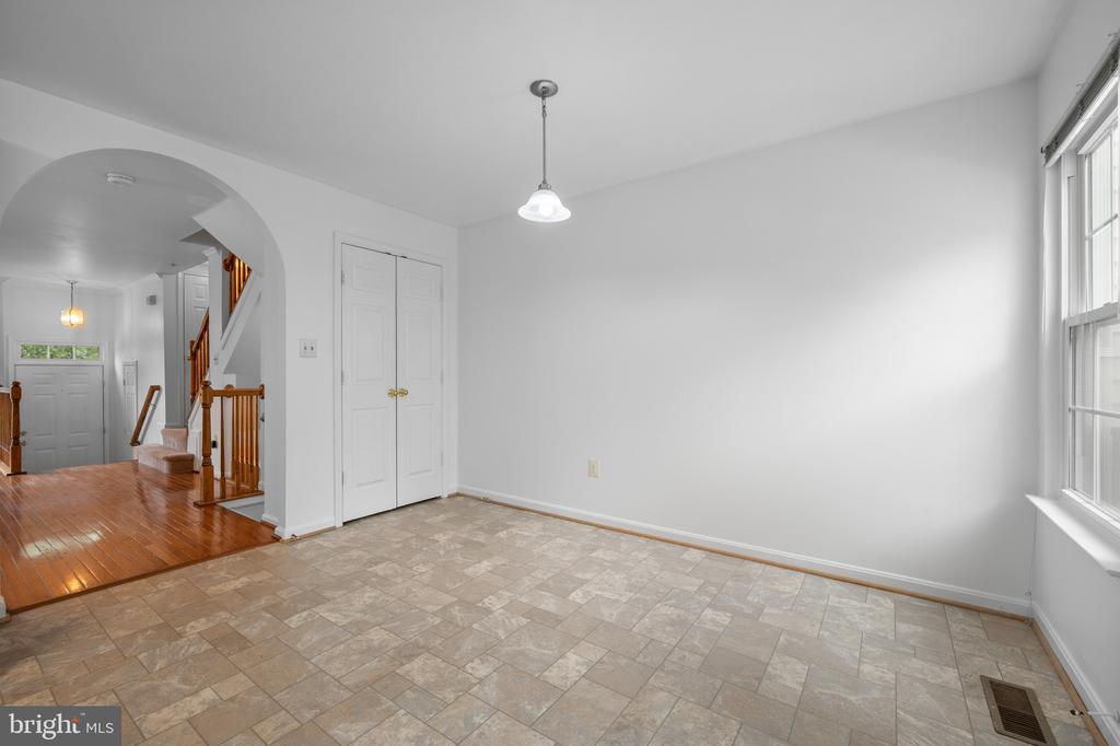 15715 Ensleigh Ln