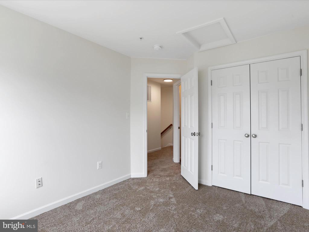 837 Monet Dr