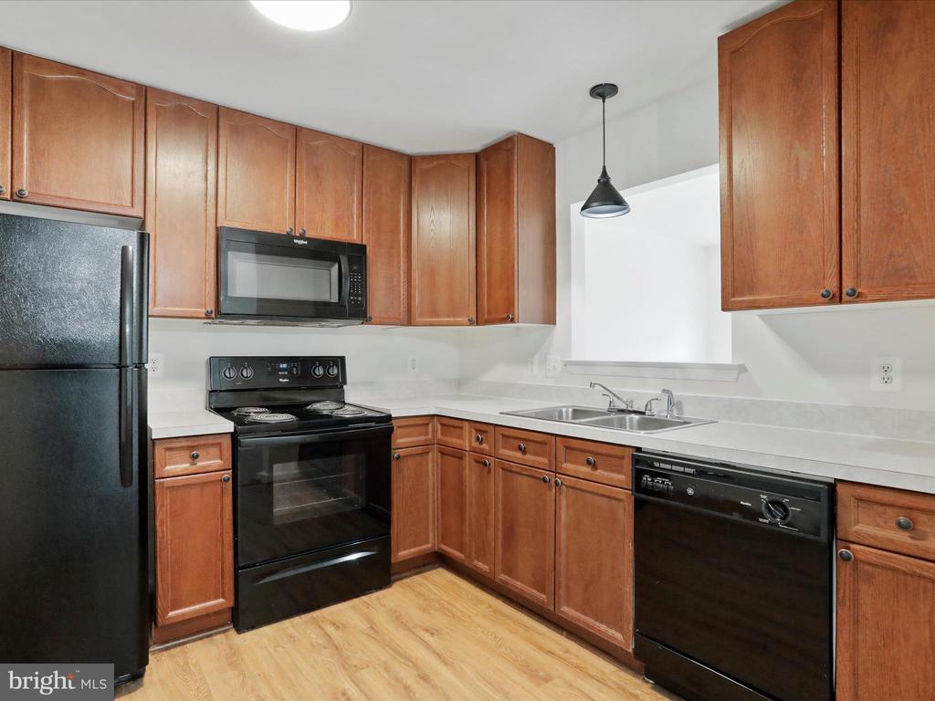837 Monet Dr