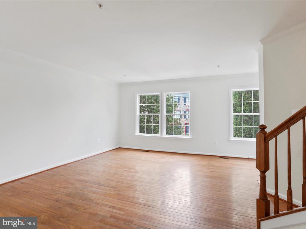 837 Monet Dr