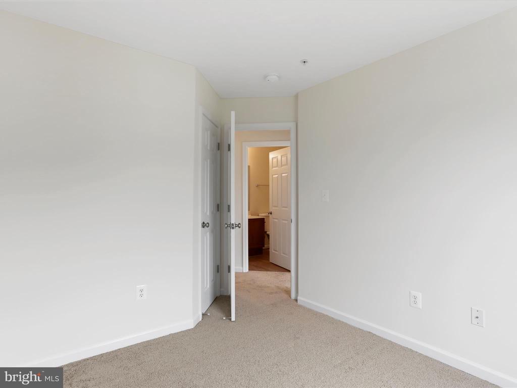 837 Monet Dr