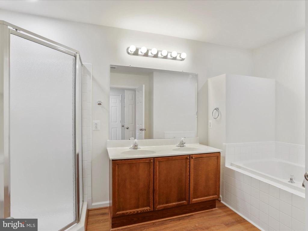 837 Monet Dr