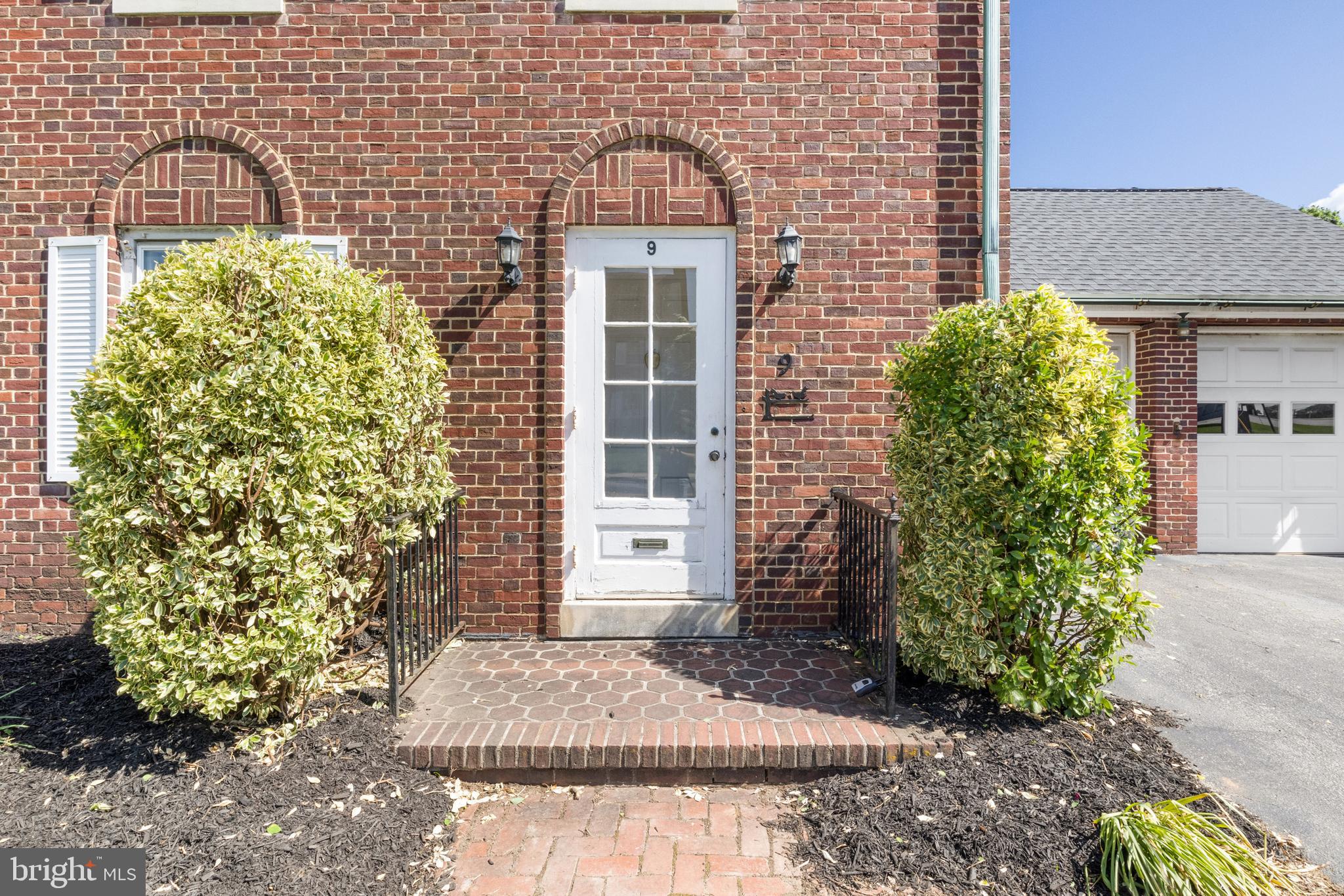9 College Ave