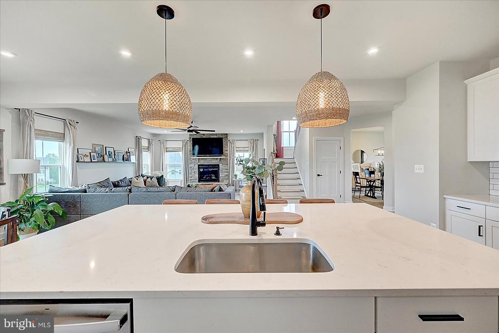 48 Winifred Dr
