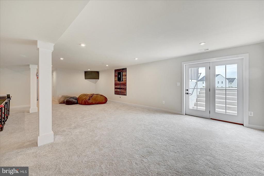 48 Winifred Dr