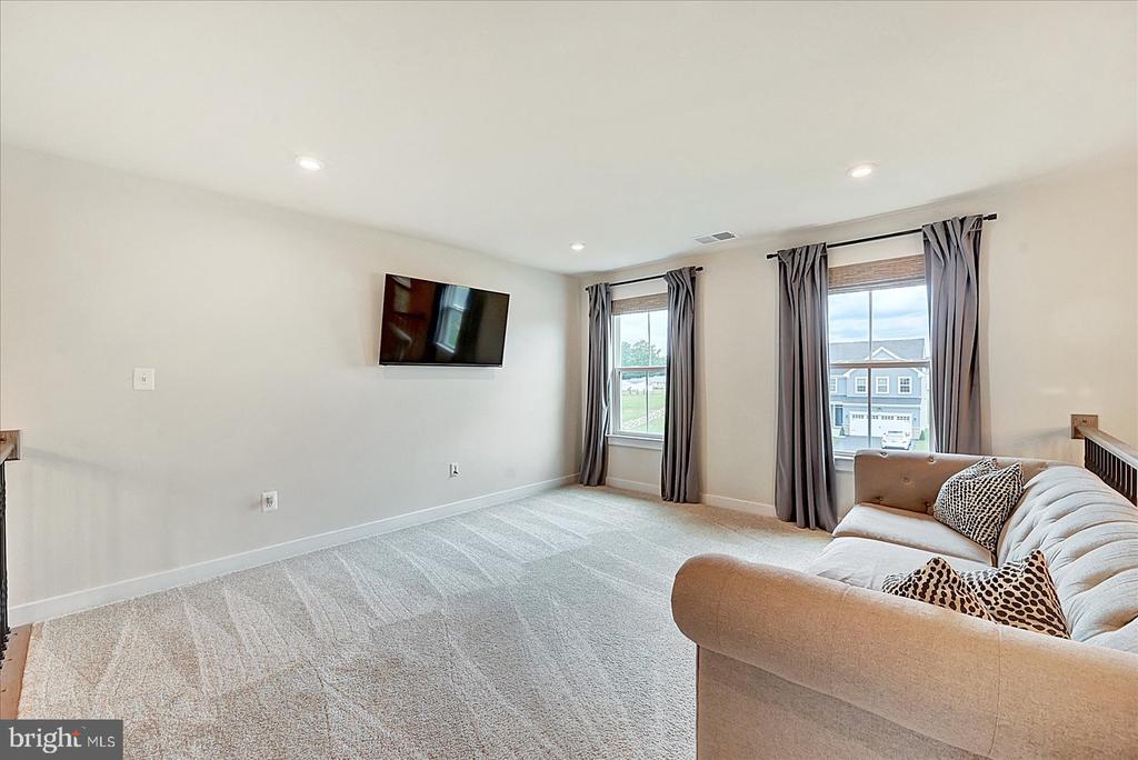 48 Winifred Dr