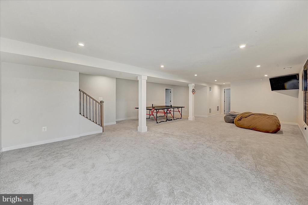 48 Winifred Dr