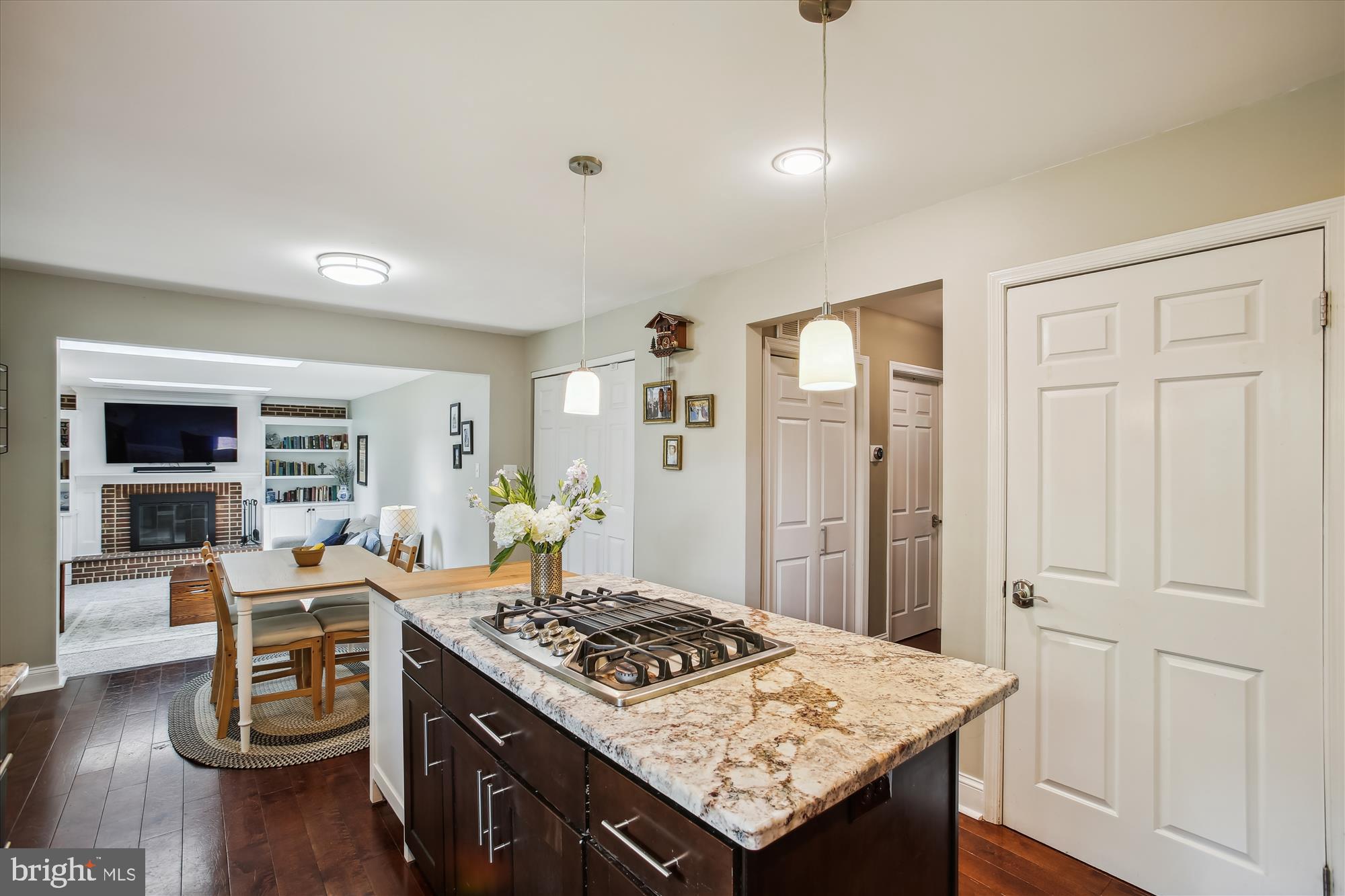 2411 Popkins Ln