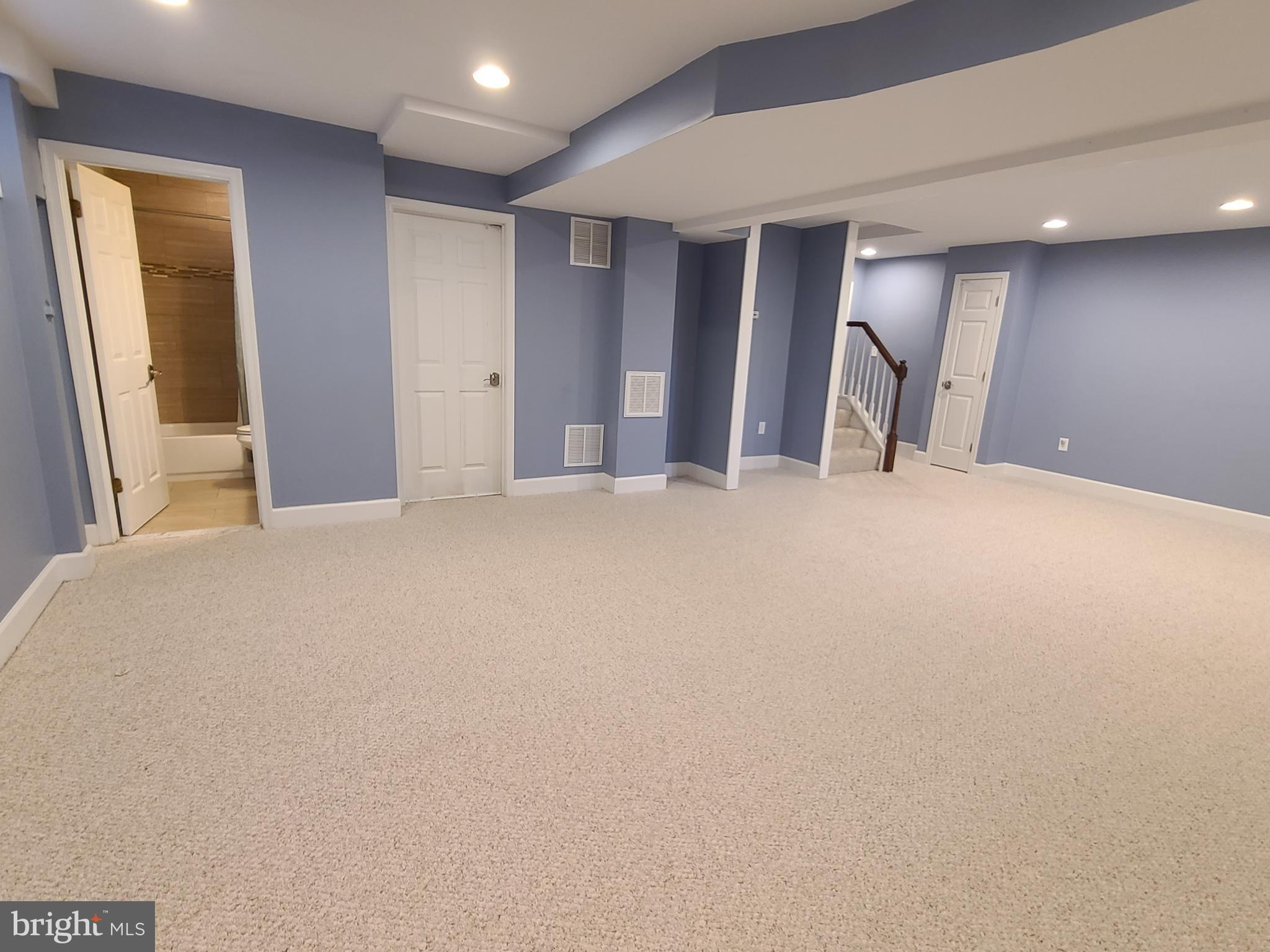 2411 Popkins Ln
