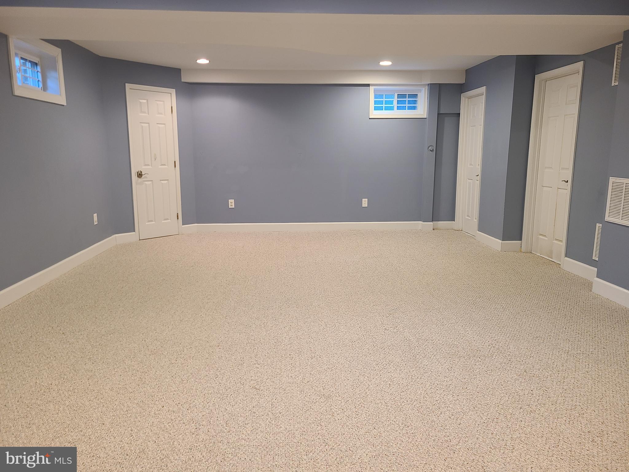 2411 Popkins Ln