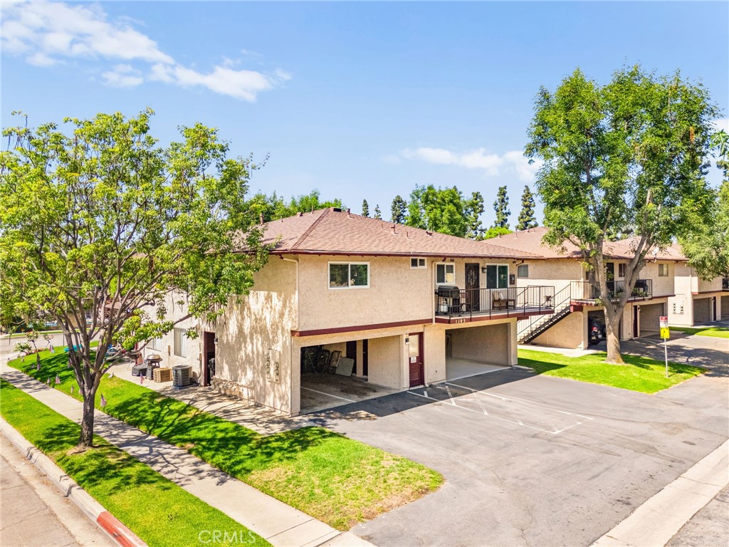 1105 W Calle De La Luna 4