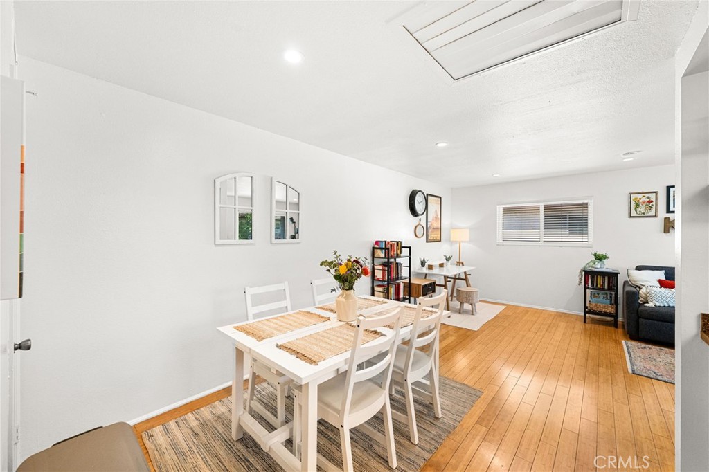 1105 W Calle De La Luna 4