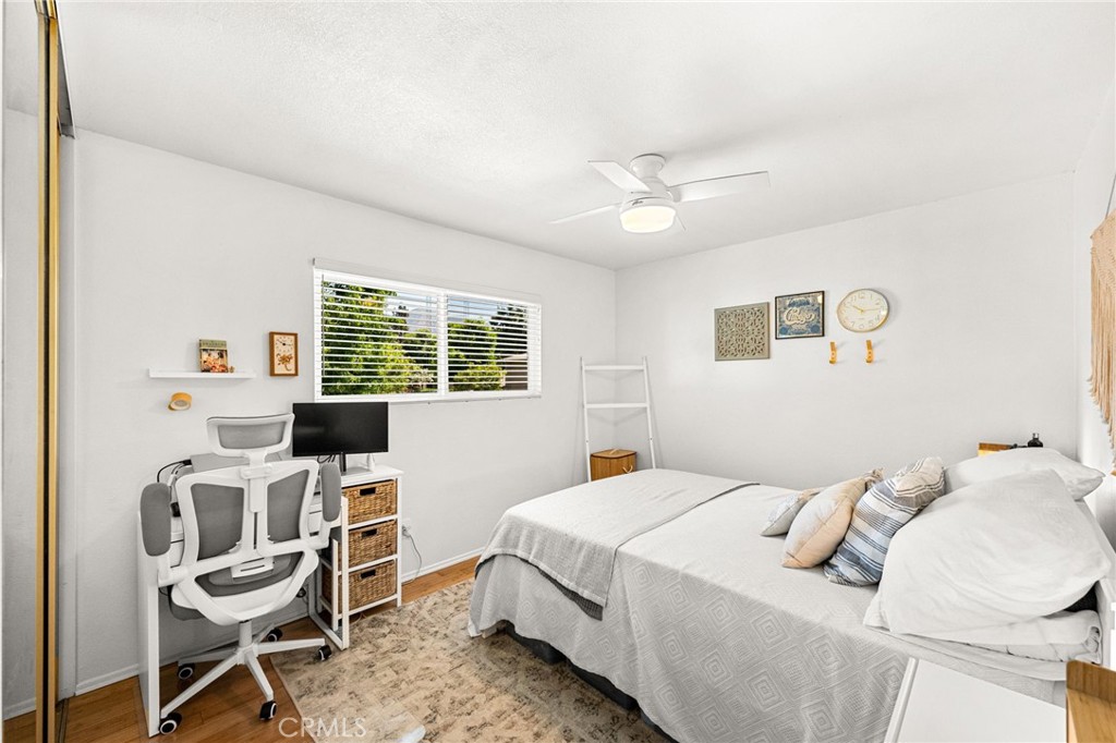 1105 W Calle De La Luna 4