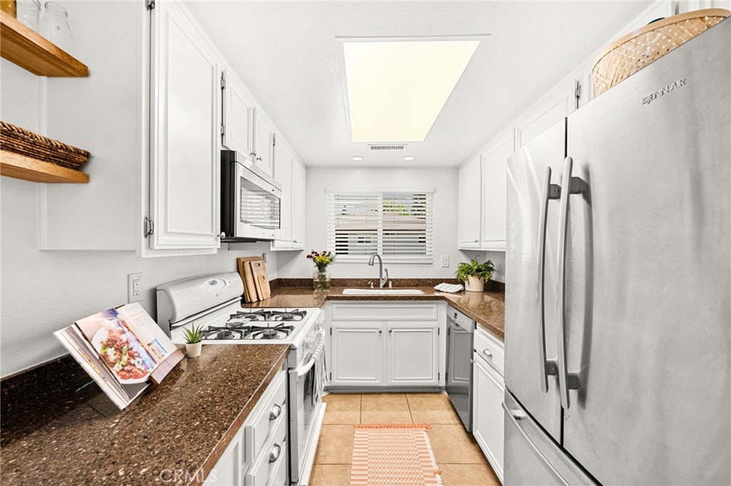 1105 W Calle De La Luna 4