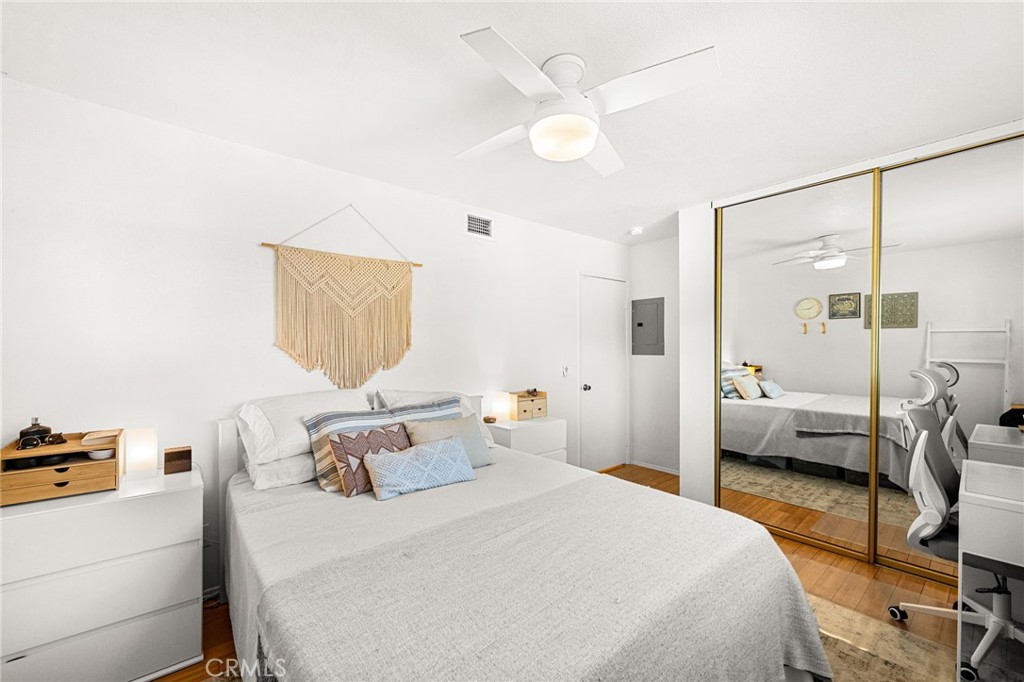 1105 W Calle De La Luna 4