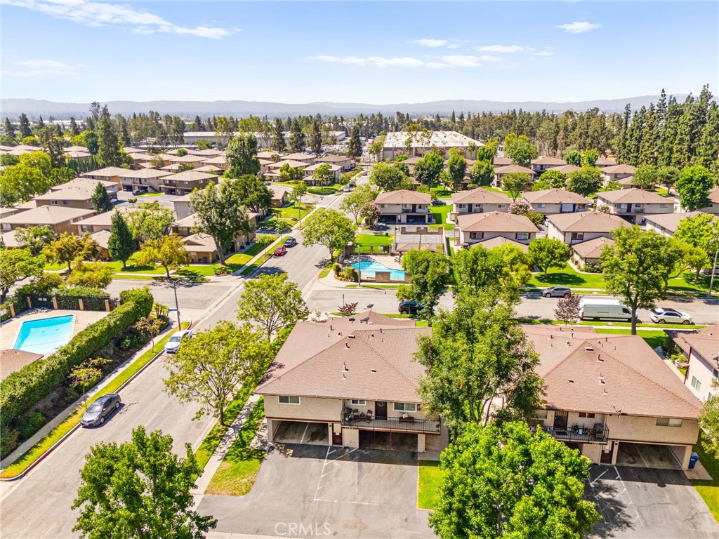 1105 W Calle De La Luna 4