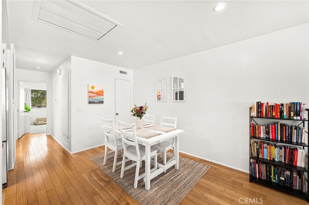 1105 W Calle De La Luna 4