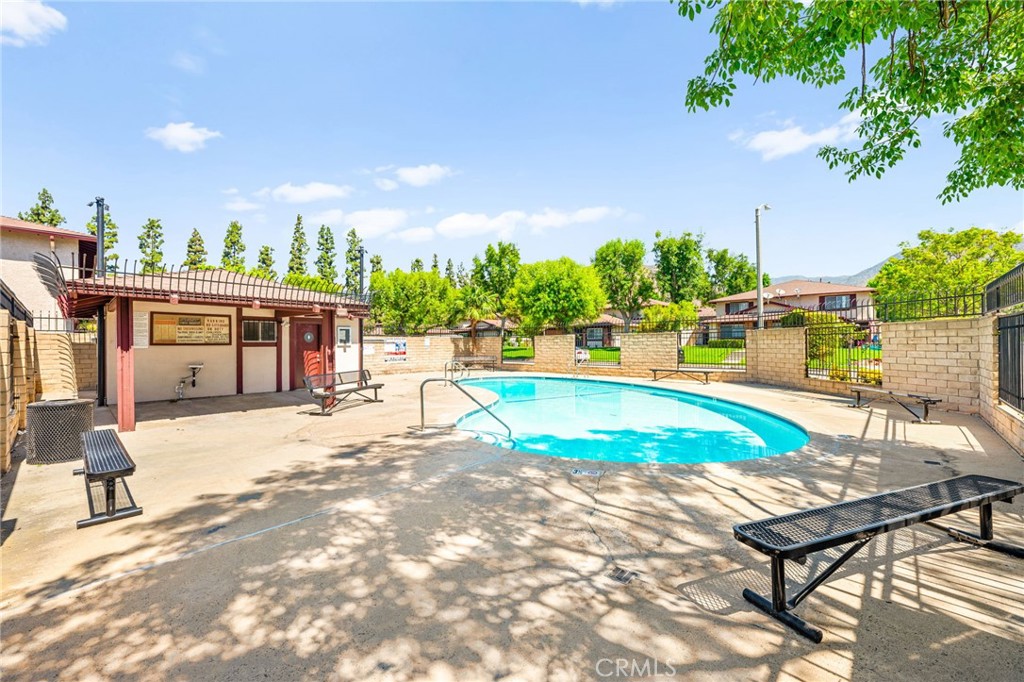 1105 W Calle De La Luna 4