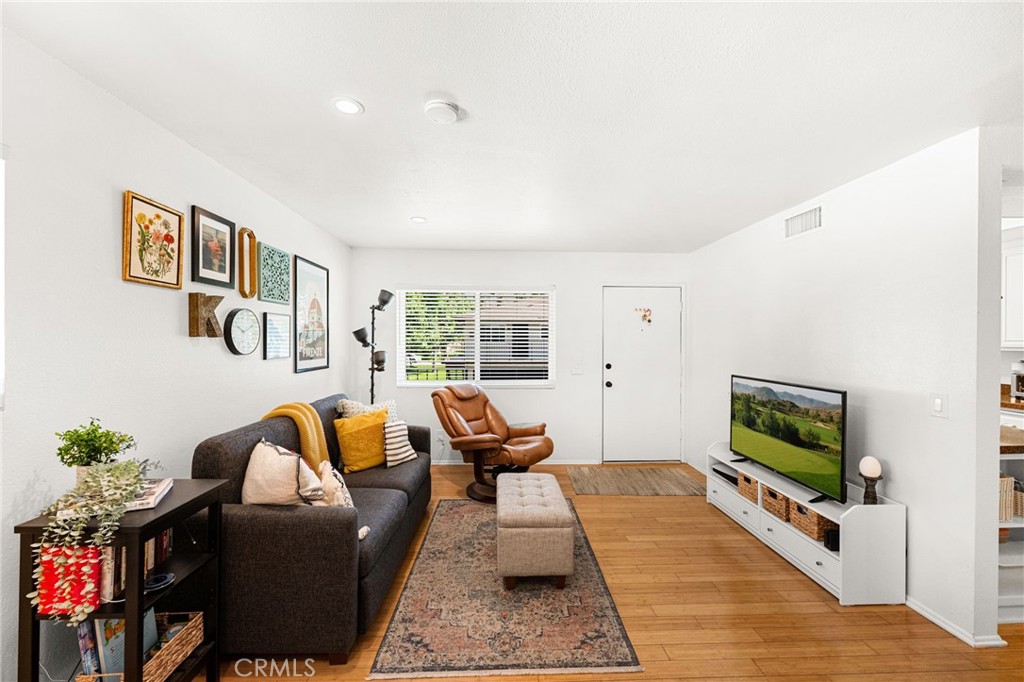 1105 W Calle De La Luna 4
