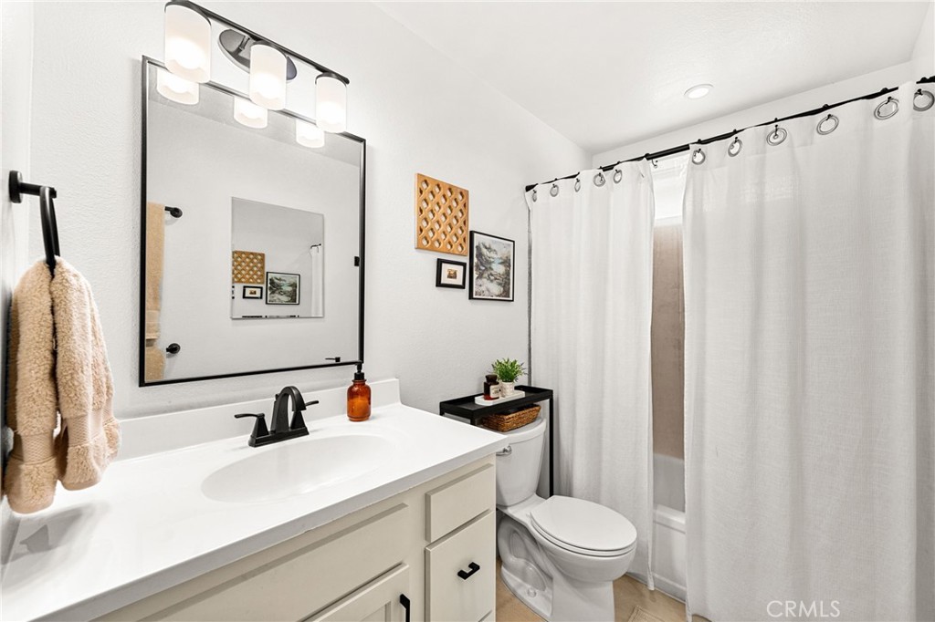 1105 W Calle De La Luna 4