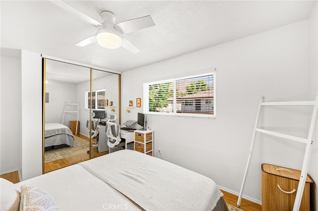 1105 W Calle De La Luna 4