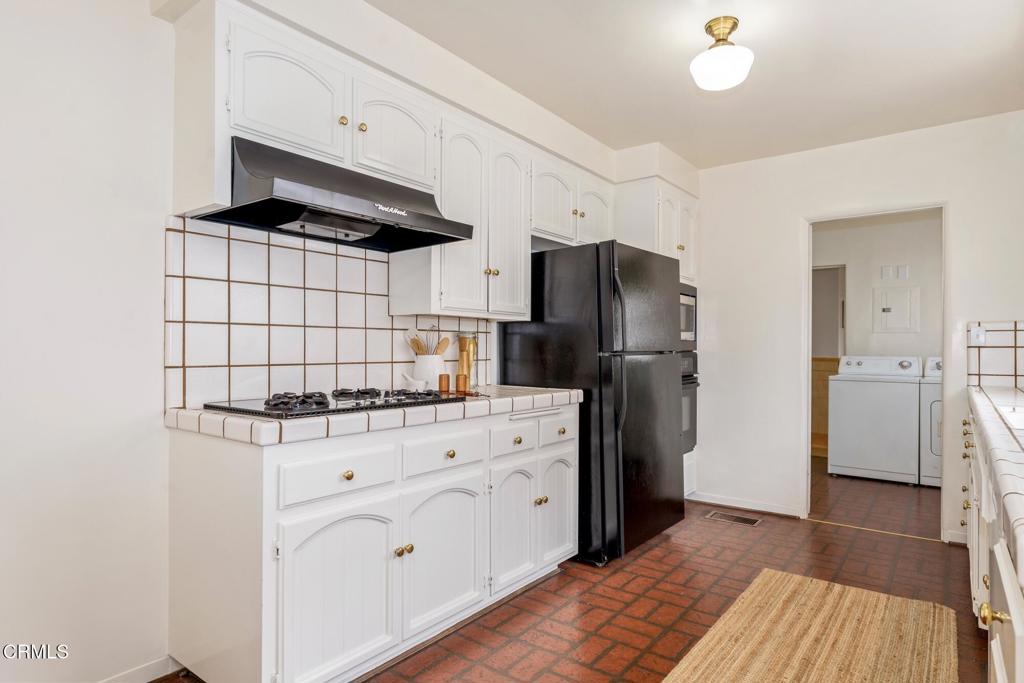 2011 E Mountain Street