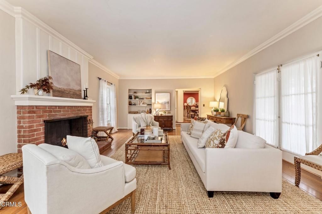 2011 E Mountain Street