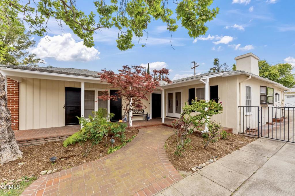 2011 E Mountain Street