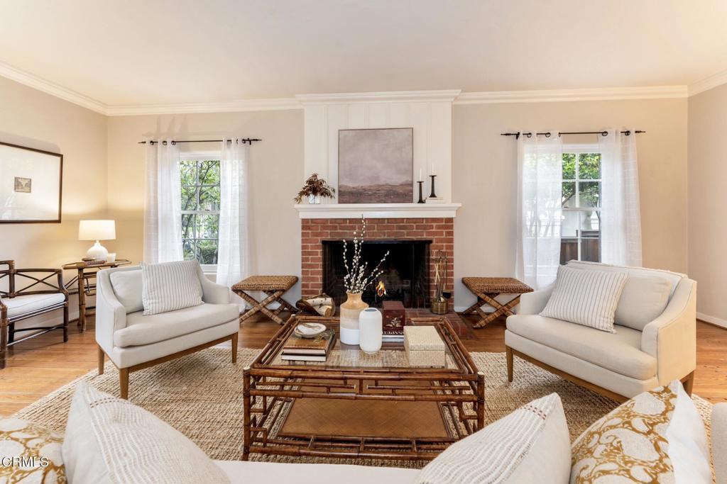 2011 E Mountain Street